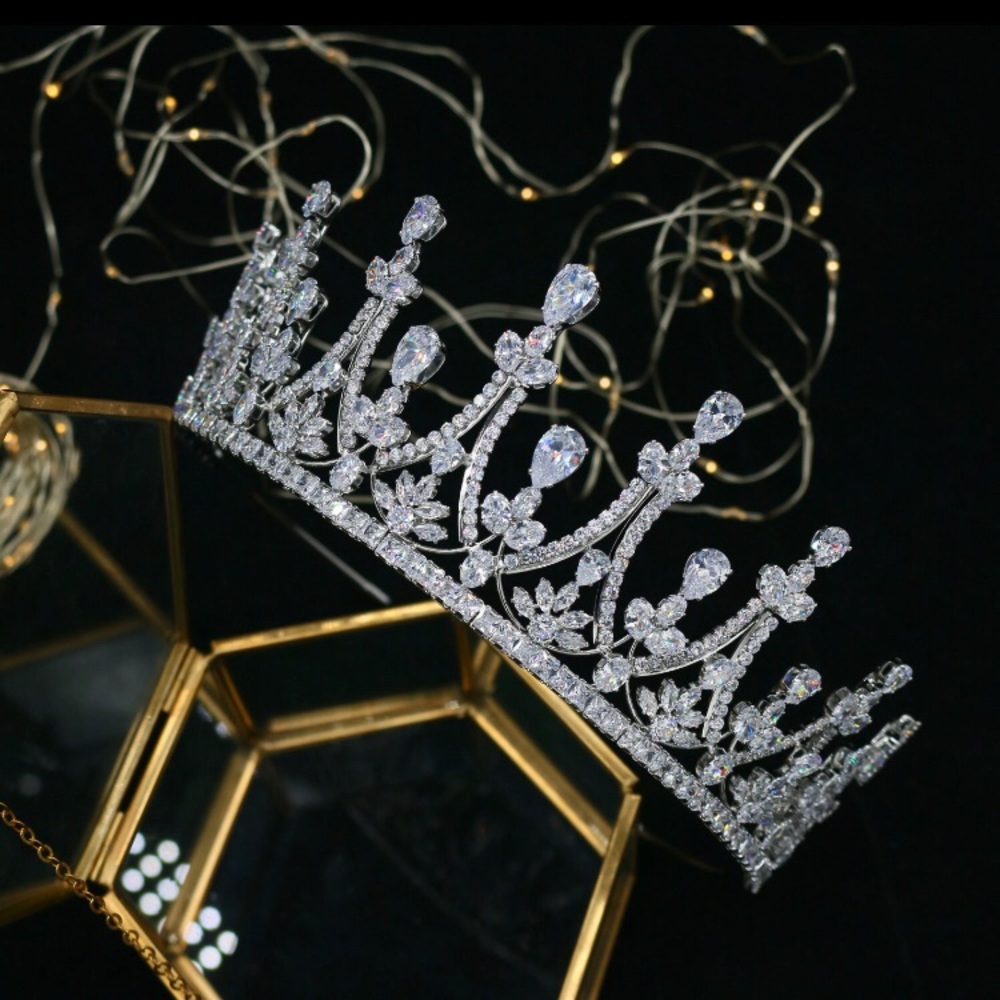 Bridal tiara Brand new AAA cubic zirconia